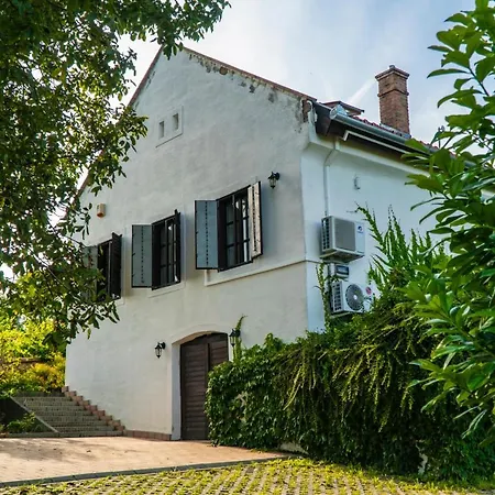 Kali Panorama Birtok بيت للعطل *